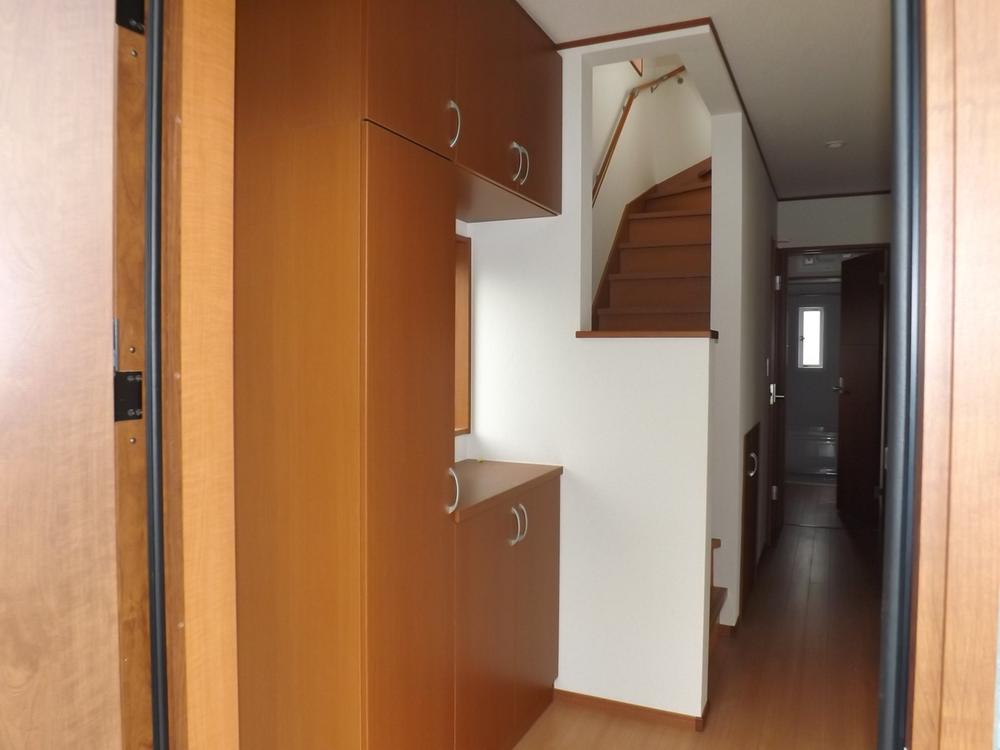 Entrance. Same specifications photos (entrance)