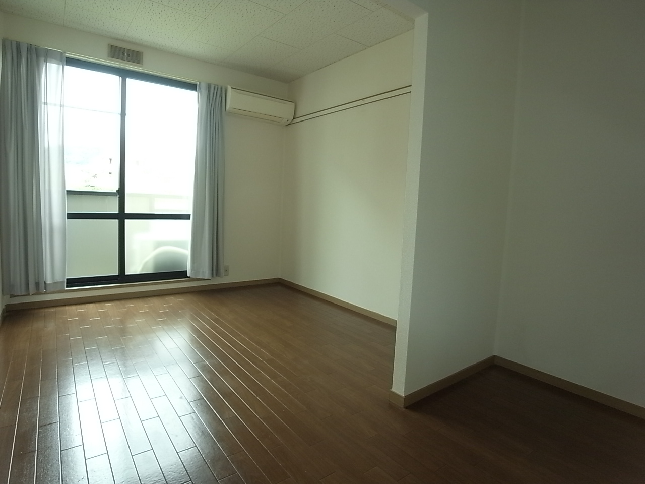 Living and room. Air-conditioned! Recommended for people who start living alone now ☆