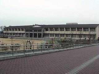 Primary school. Kizugawa stand Umemidai to elementary school 628m