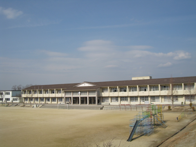 Primary school. 611m until kizugawa stand Umemidai elementary school (elementary school)