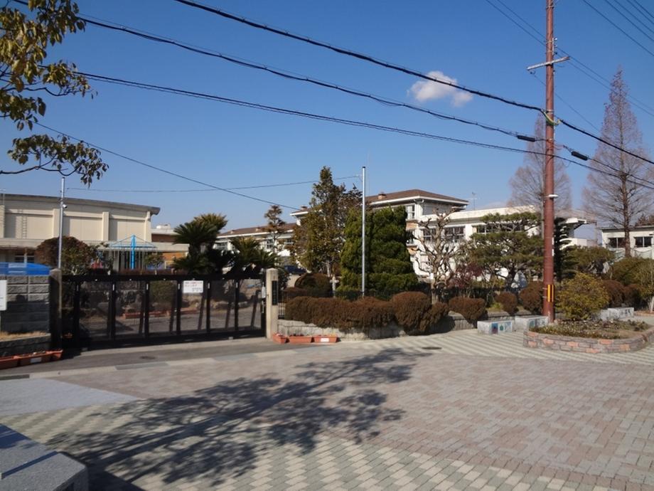 Primary school. Kizugawa stand Tanagura to elementary school 237m