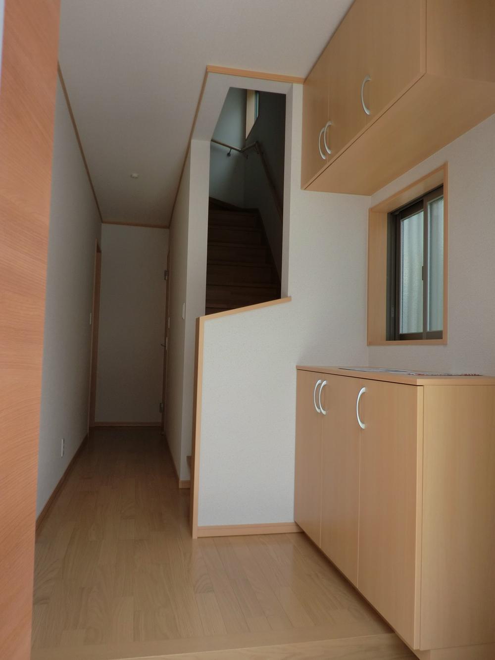 Entrance. Same specifications photos (entrance)