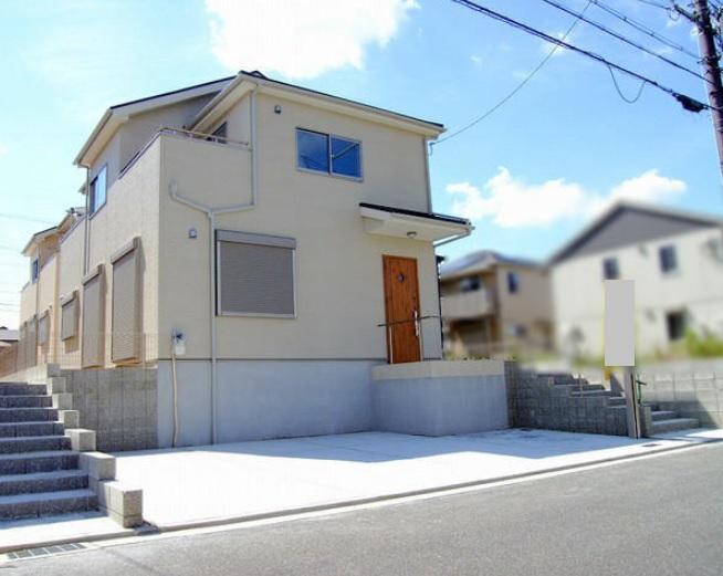 Local appearance photo. Bright house with plenty of sunshine