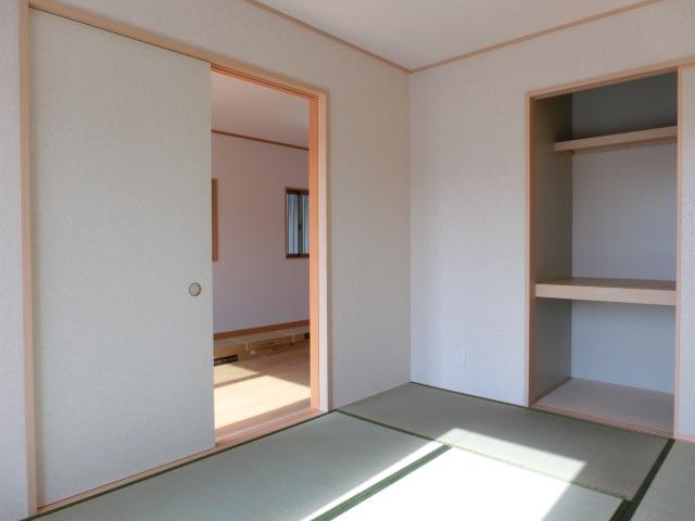 Other introspection. Japanese style room