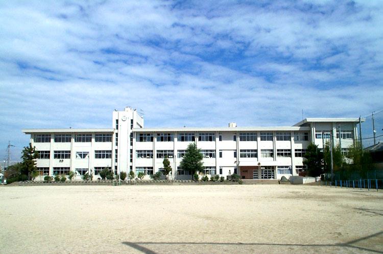 Primary school. Kumiyama Municipal Sayama until elementary school 893m