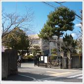 Primary school. Municipal Miyamaki until elementary school 2140m