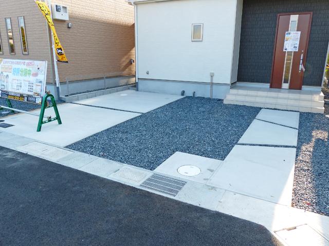 Local appearance photo. Two parking-friendly car!
