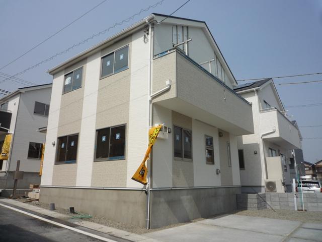 Same specifications photos (appearance). Example of construction appearance, Open House held in