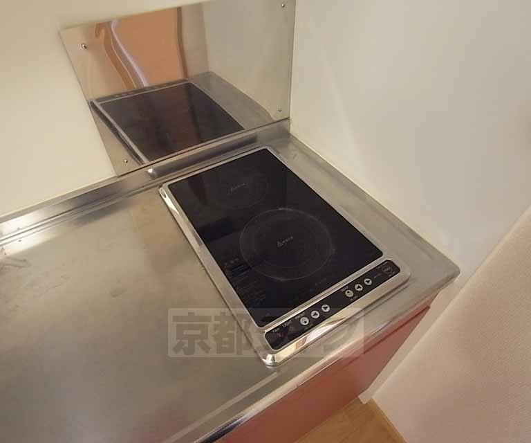 Kitchen. It is a stove with a equipped.