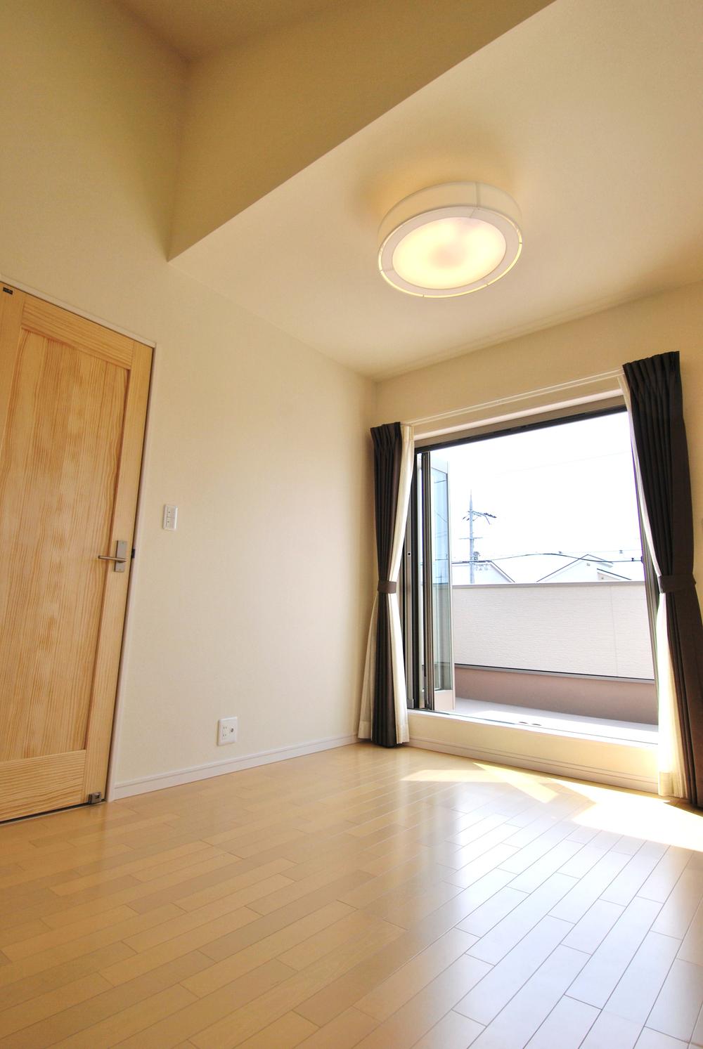 Model house photo. Adopt an open Wynn is on the second floor of the main bedroom. Balcony is open-minded master bedroom there is also about 7 Pledge.