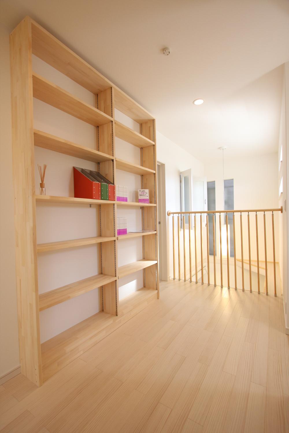 Model house photo. Space of the room, which can also be used as a playground of the corridor "Hobby space" children provided with a wide space.