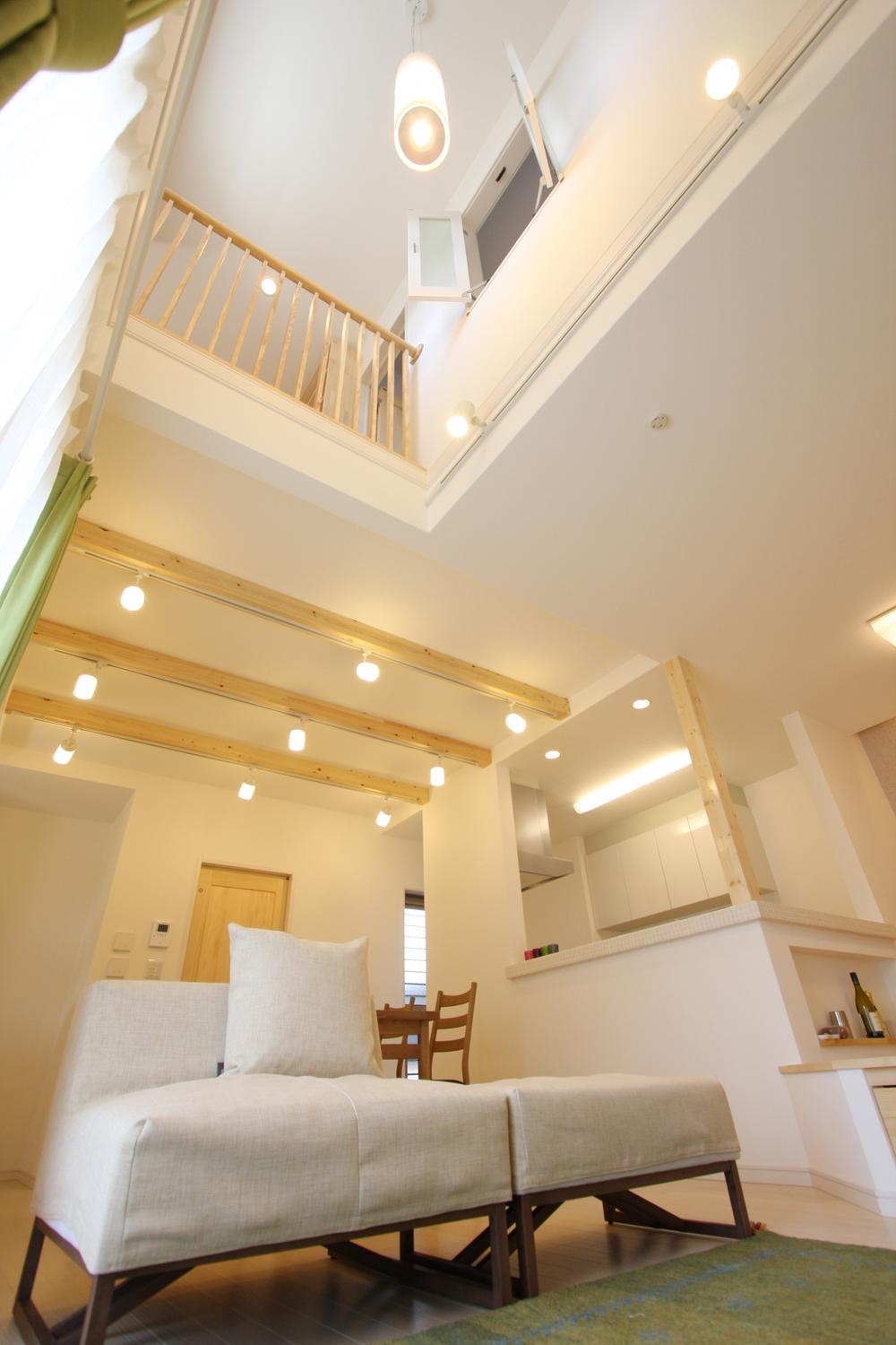 Living. Atrium is the bright living room of the feeling of freedom plenty there!