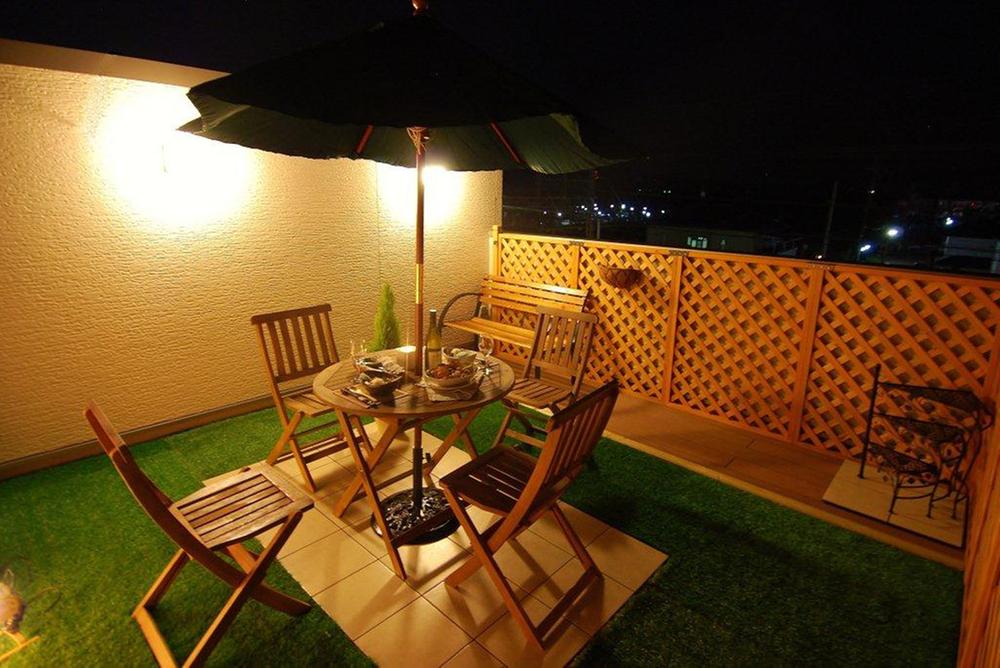 Balcony. Also available live with "sky garden" Sky Garden. The prized possession of private space, As much as a luxury, such as astronomical observation in the barbecue and family invited friends to holiday.