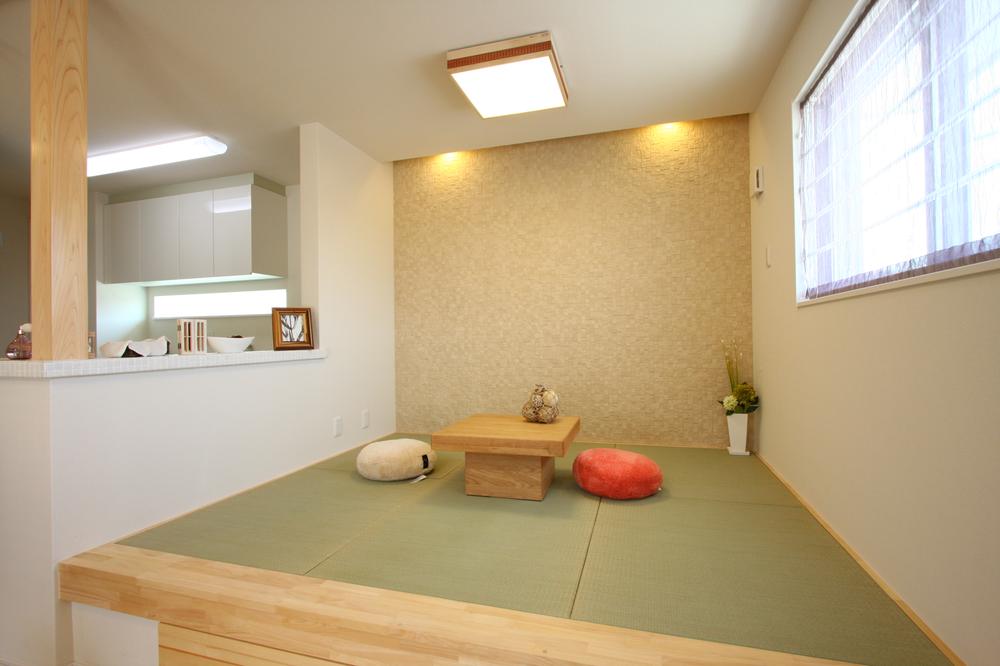 Living. I do not need a Japanese-style room. . . You to "sum dining" is perfect to think a little tatami corner want! Below it has become the storage, You can use without waste.
