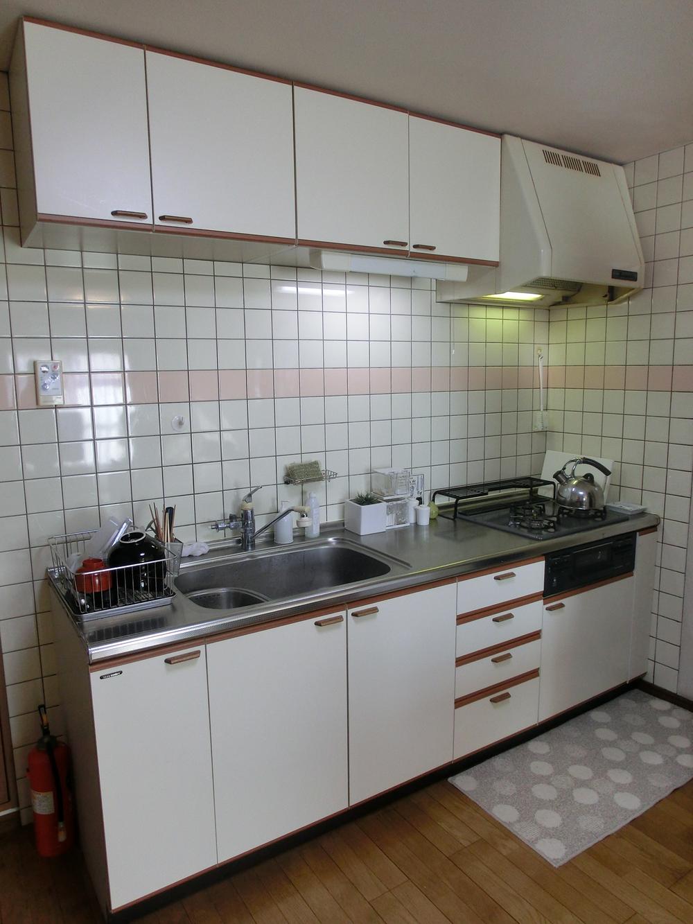 Kitchen. Spacious use wall with kitchen LDK! !