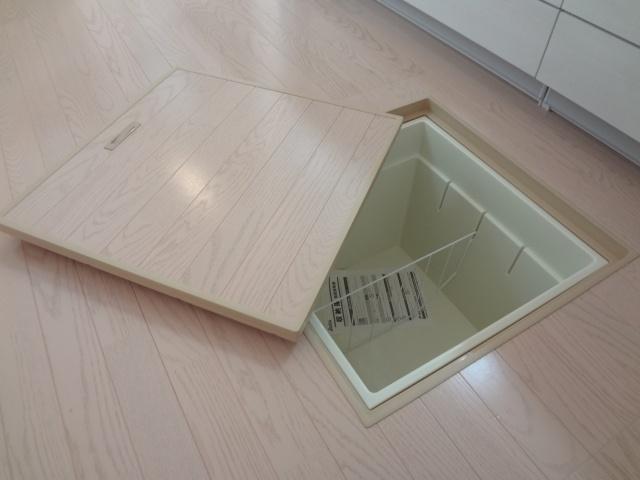 Receipt. kitchen Underfloor Storage