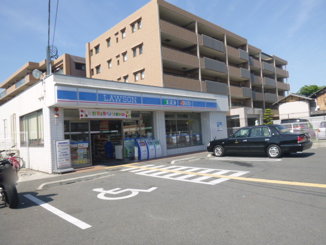 Convenience store. 600m until Lawson Kyotanabe Kawahara north exit store (convenience store)