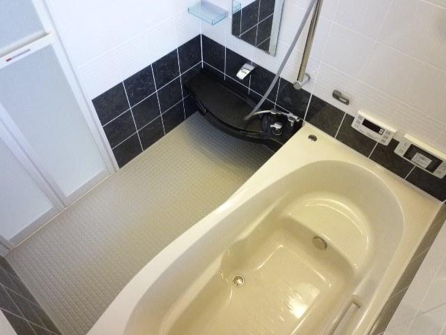 Bathroom. Bathroom heating dryer ・ It comes with a bathroom TV.