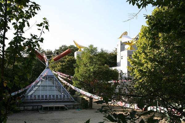 kindergarten ・ Nursery. Steiner thought to cherish the natural sensibility of the 730m children to breeze kindergarten learn to base "breeze kindergarten". 