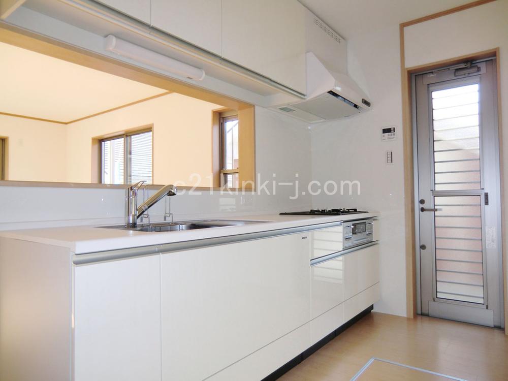 Kitchen. Same specifications photo (kitchen) Popularity of face-to-face! Storage plenty of system Kitchen! Overlooks the living room while the cuisine! 