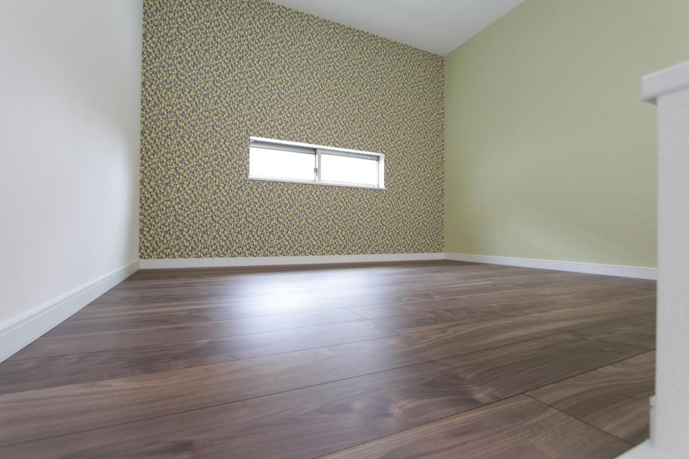 Non-living room. Since the loft space is Pledge 4 is very nice space where you can also use as a space to sleep as a play space.