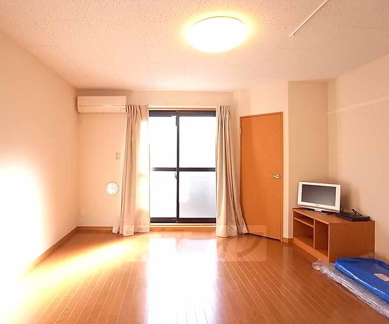 Living and room. Minamimado is a Western-style 9.9 quires.