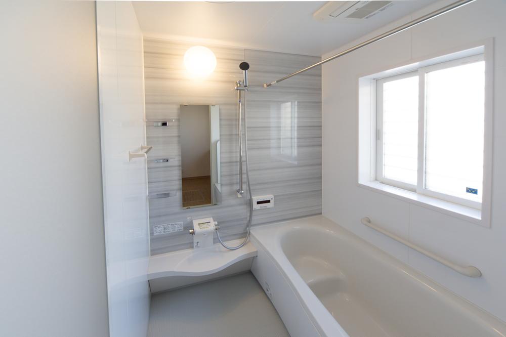 Bathroom. Indoor (10 May 2013) Shooting A clean bathroom Panasonic Sugopika tub repels dirt, Hard to scratch luck,  Artificial marble of organic glass system. 