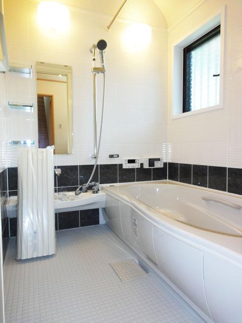 Bathroom. Bright and comfortable, System bus of bathroom heating dryer with! 