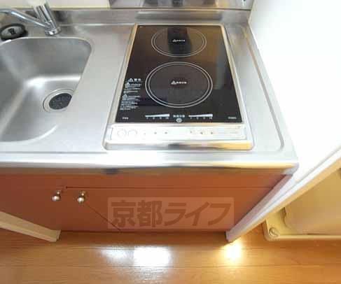 Kitchen. IH is a stove.
