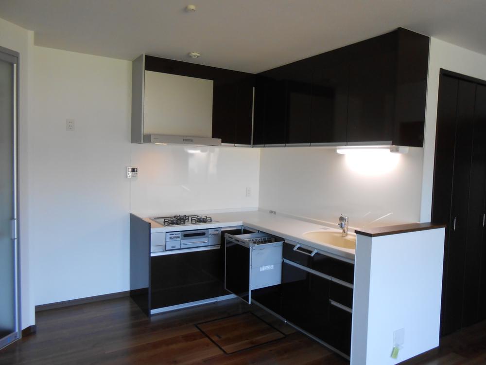 Other Equipment. Neat kitchen with no feeling of pressure, Cleaning is also happy to.