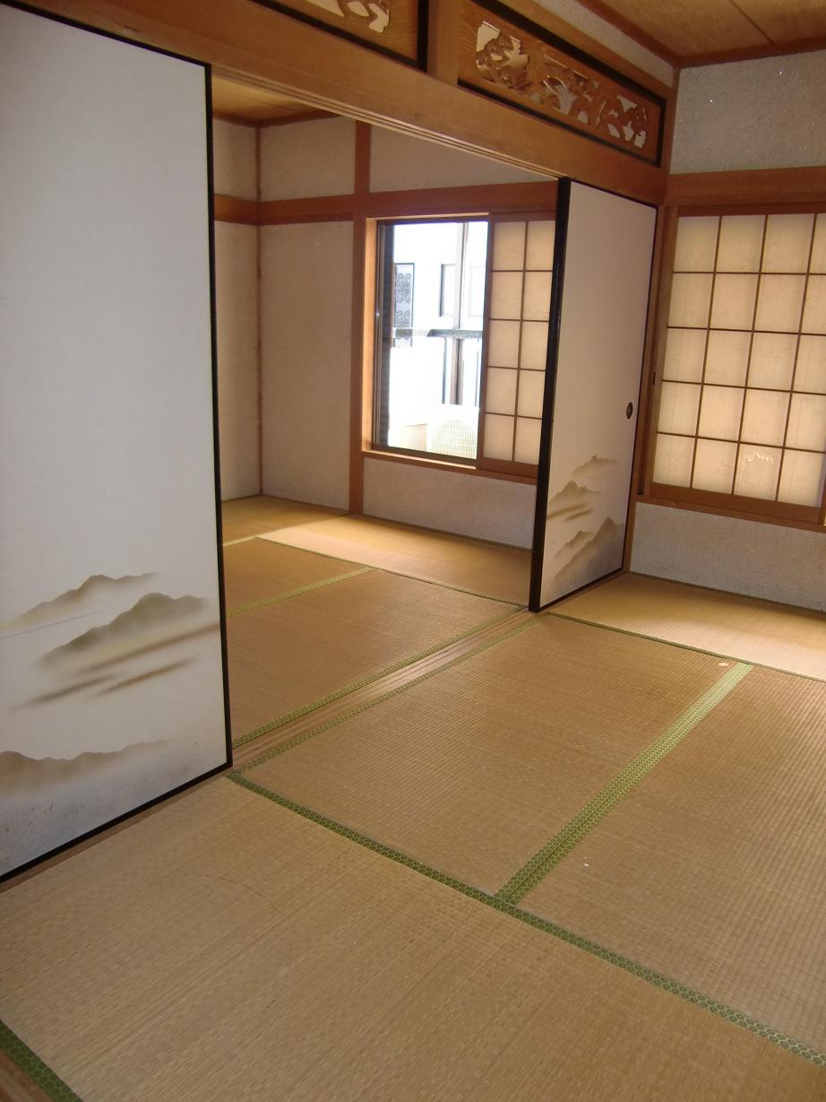 Non-living room. Japanese-style room between the second floor More With storage