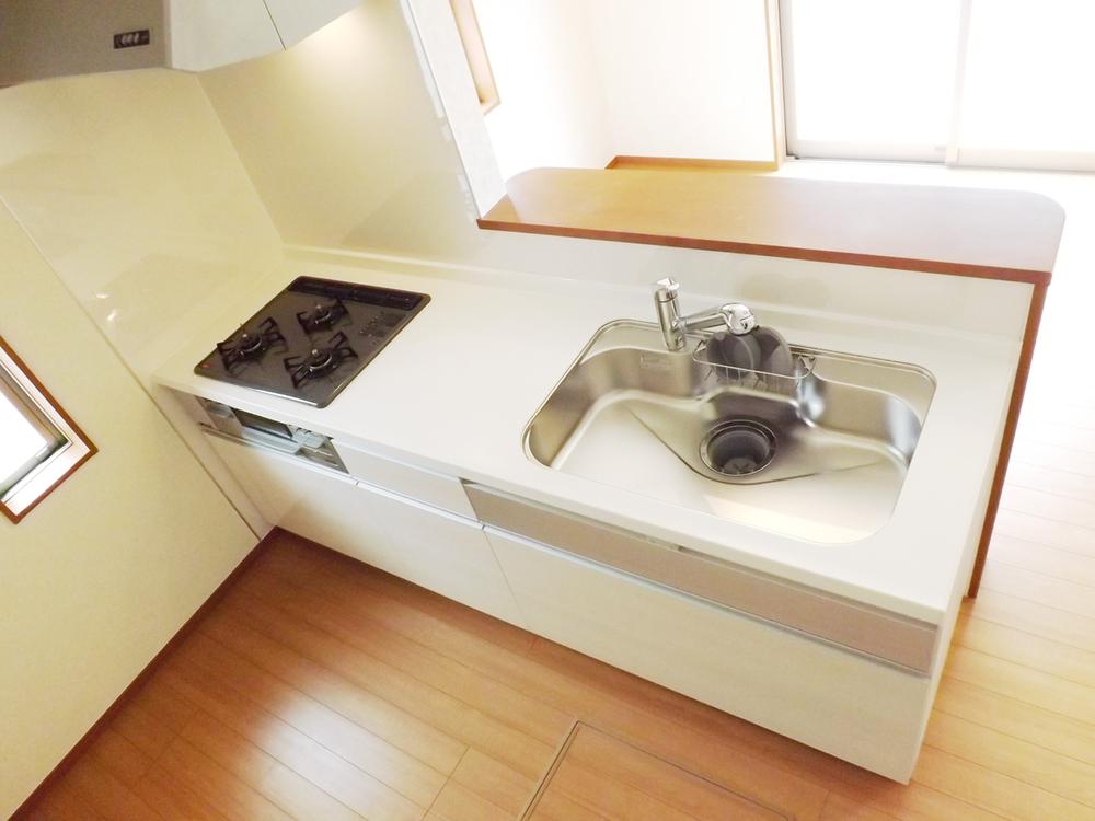 Kitchen. All-electric housing! IH stove standard!