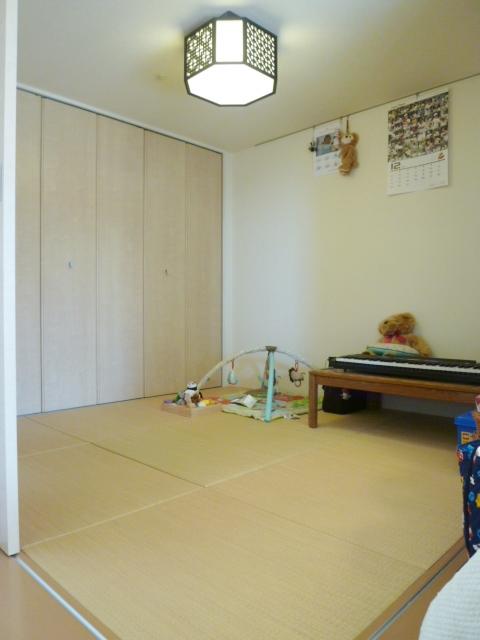 Non-living room. Floor-lifting Japanese-style room. Winter it can family hearthstone in your stand digging.