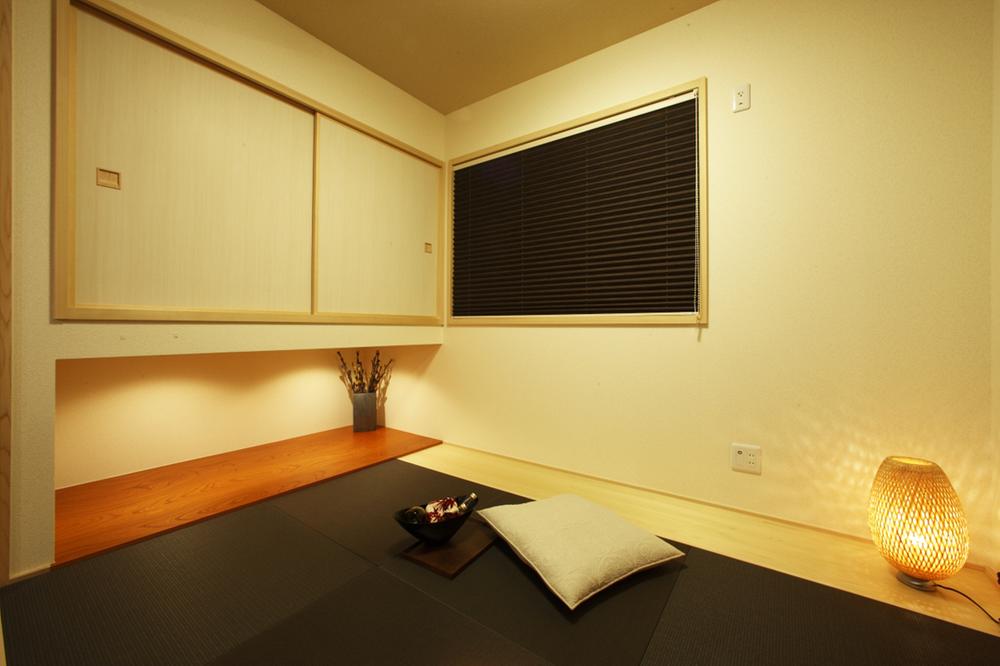 Non-living room. Ensure firmly storage space in the closet is hanging closet. Calm the tatami of chic shades. 