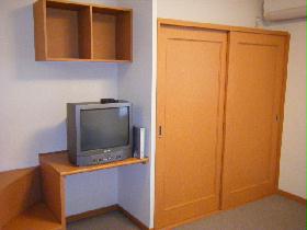 Living and room. Hanger is a pipe with a closet. Digital terrestrial TV equipped.