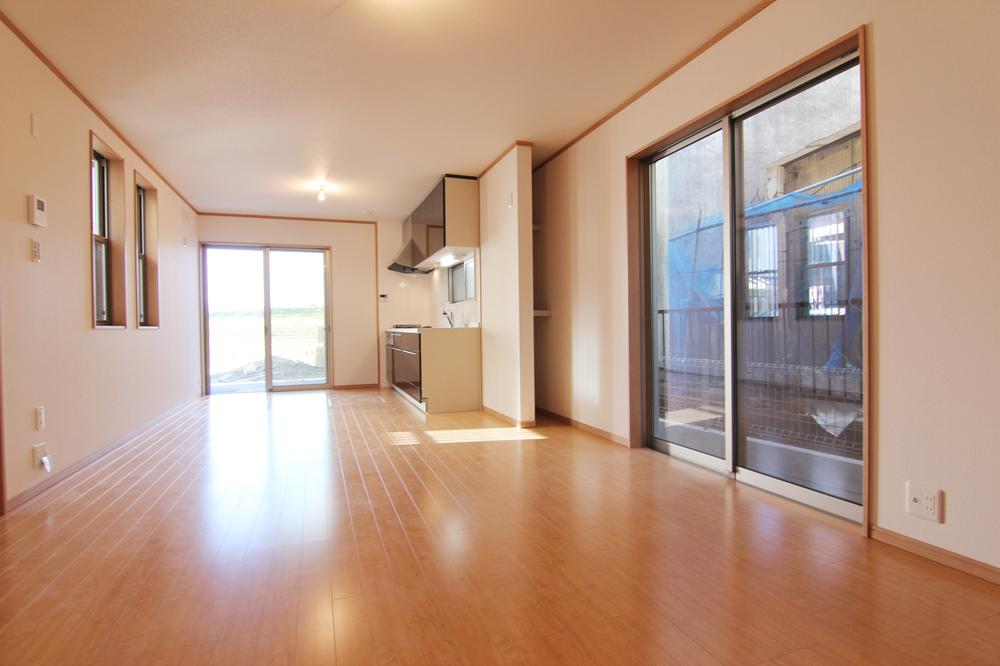 Living.  ◆ Living space LDK15 Pledge. , Combined with the further adjacent to Japanese-style room 5.25 quires, In spacious space of 20 quires more than. 