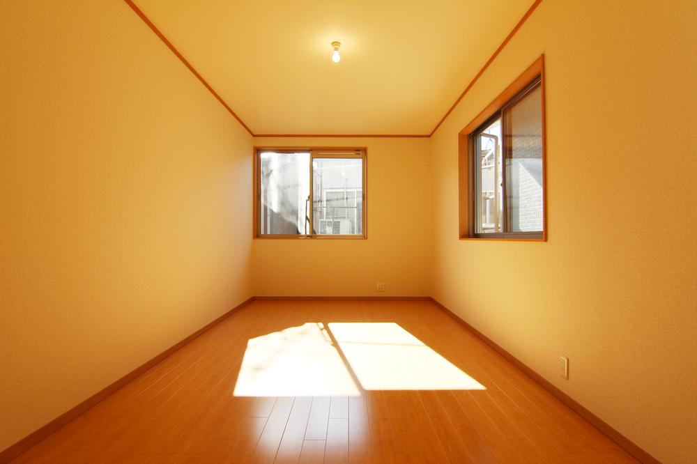 Non-living room. ◆ 2 Kaiyoshitsu Each room 6 quires more, Equipped also large enough closet.