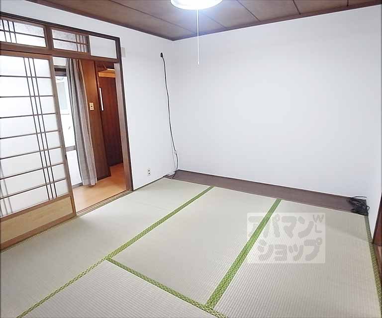 Living and room. It is the first floor Japanese-style room.