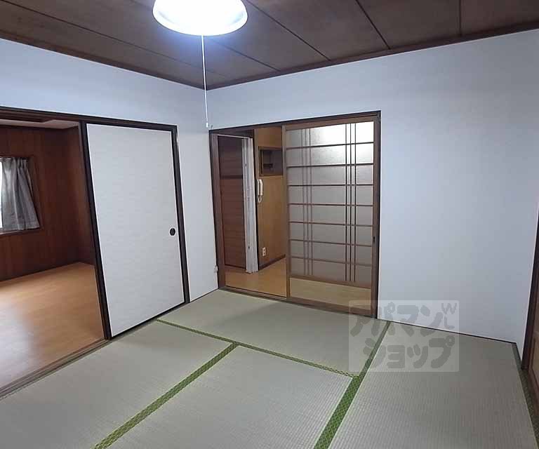 Living and room. It is the first floor Japanese-style room.