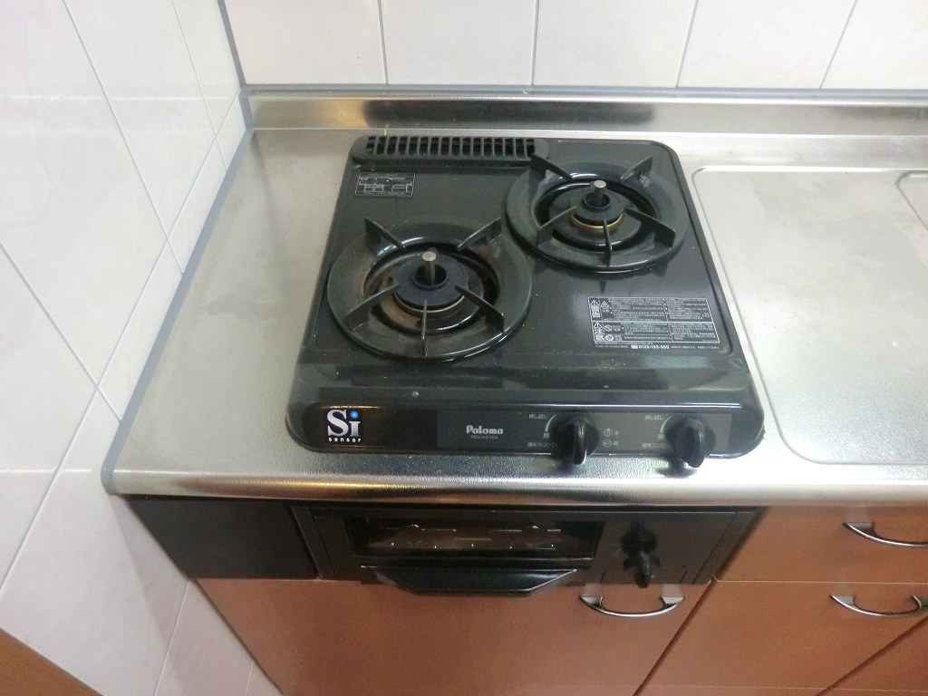 Kitchen. Gas stove with 2-neck!