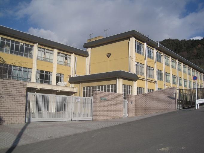 Junior high school. Kasugaoka 1400m until junior high school