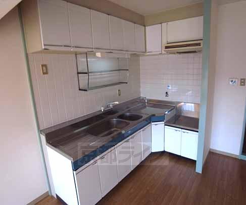 Kitchen. You spacious and can be used in the L-shaped kitchen.