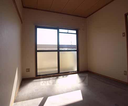 Living and room. Japanese-style room is also day looks good.