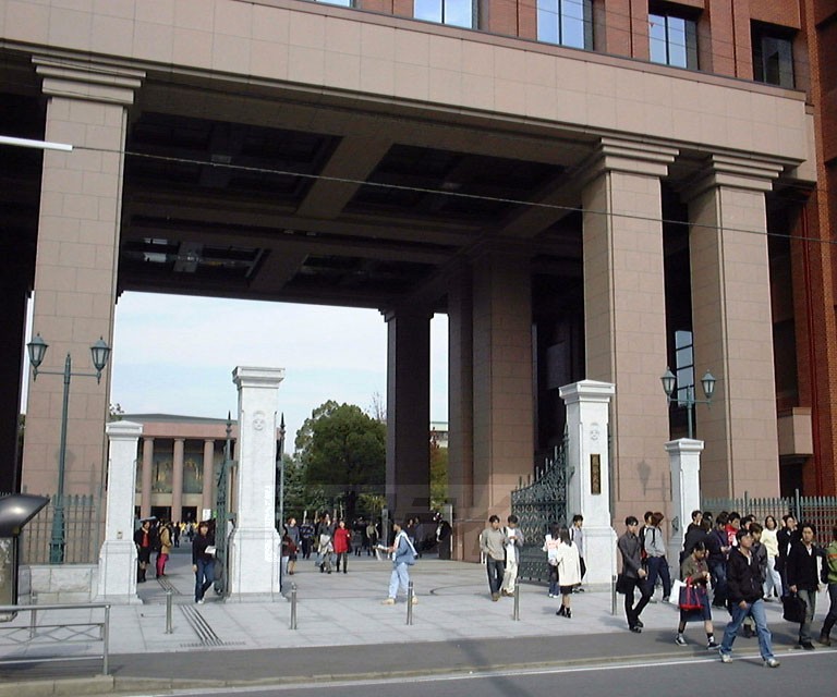 University ・ Junior college. Ryukoku University (Fukakusa) (University of ・ 740m up to junior college)