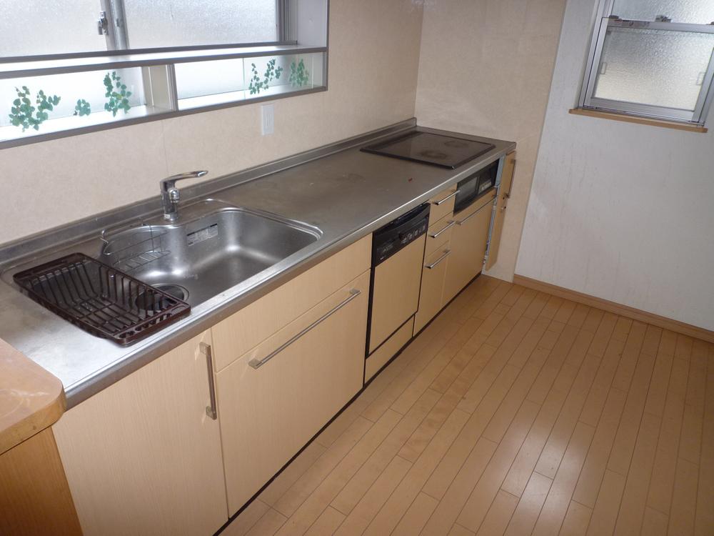 Kitchen. You can also use as a kitchen and other facilities. All is electrification. 