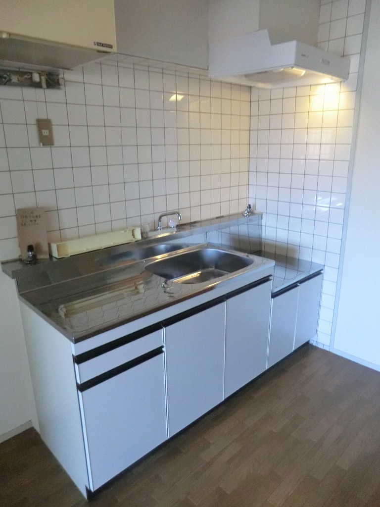 Kitchen. Gas stove 2 burners or more can be installed