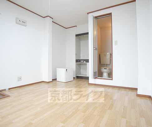 Living and room. Is a simple, brown walls and trees of white ・
