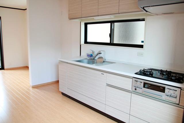 Kitchen. Same specifications photo (kitchen) With a large slide storage
