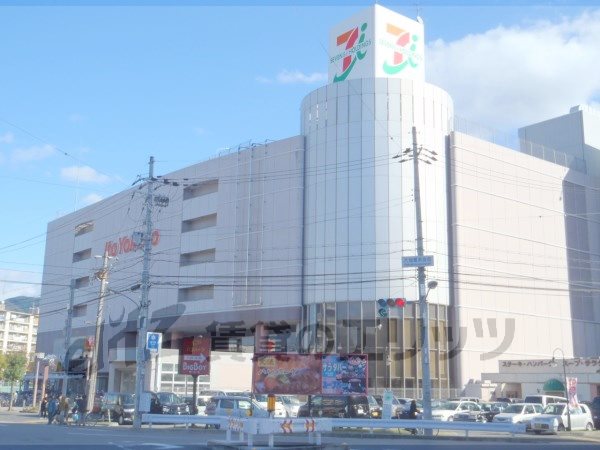 Supermarket. Ito-Yokado Rokujizo store up to (super) 470m