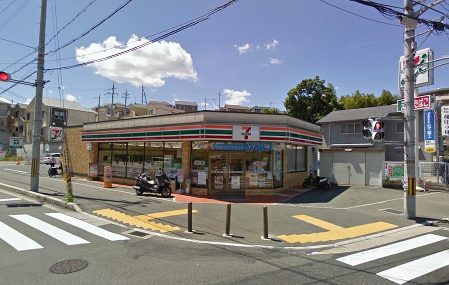 Convenience store. 735m until the Seven-Eleven store Hinonishifuro  